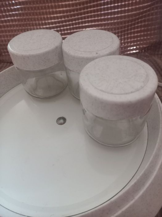 Продам йогуртницу,  домашний йогурт