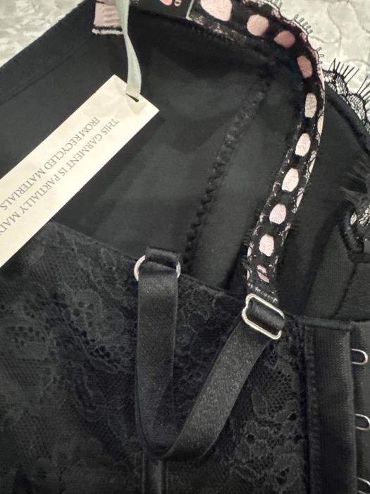 Victoria’s Secret, bustiera noua cu eticheta