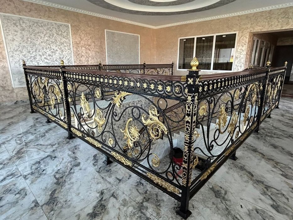 Executăm balustrade din fier forjat și tablă decupată.