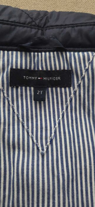 Geaca pentru fete Tommy Hilfiger,originala,marimea 2 ani,stare foarte buna