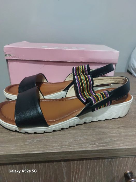 Сандали 39 номер