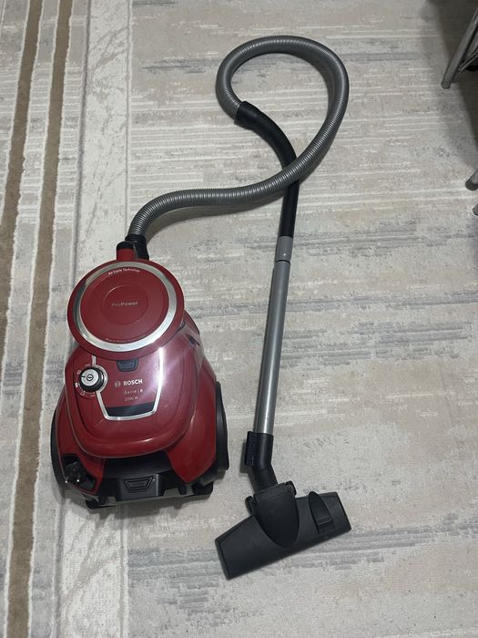 Пылесос Bosch продам .