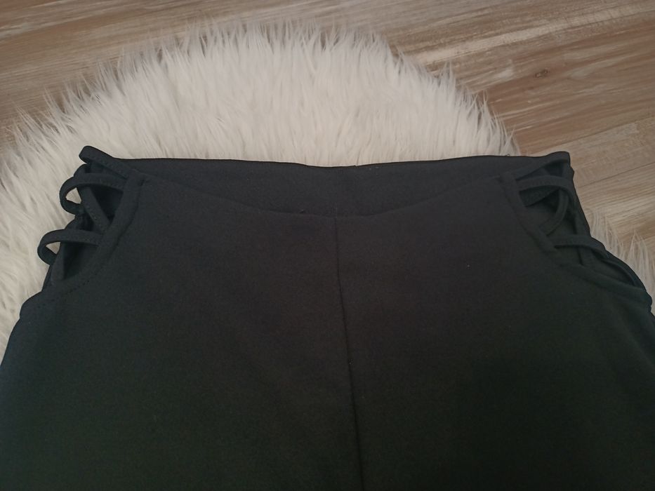 Pantaloni negrii mărimea M