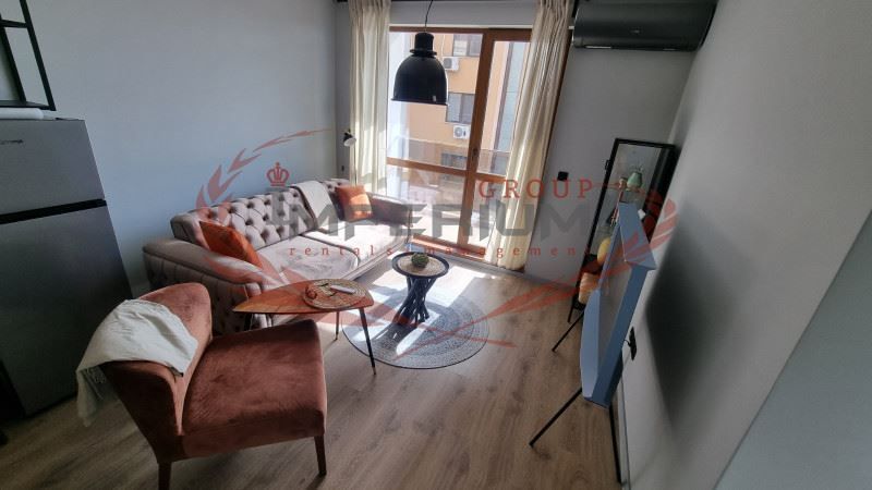 Дава се под наем Двустаен апартамент в Варна, Цветен квартал - 65 кв.м за 561 € - Снимка #3