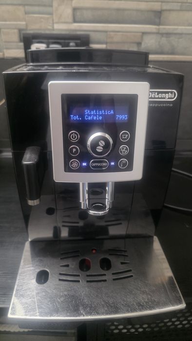 Vand expresor Delonghi cappuccino  in stare foarte buna