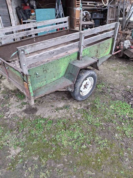 Трактор с плуг, фреза, браздир и ремарке