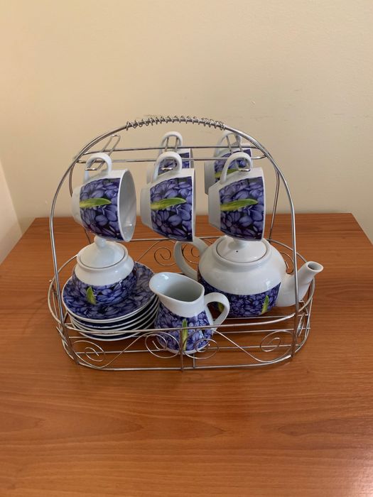 Сервиз за чай на поставка