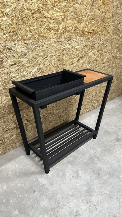 Мангал с рабочей зоной.