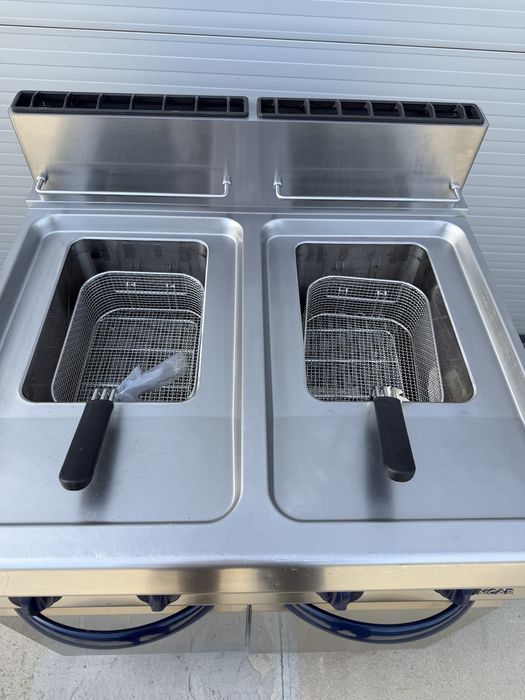 Friteuza dubla PRO electrica Lincar Italia - 2 x 13l - 24 KW - 380V - cosuri noi - suport