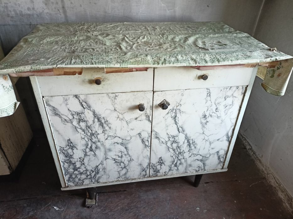 Продается Стол кухонный