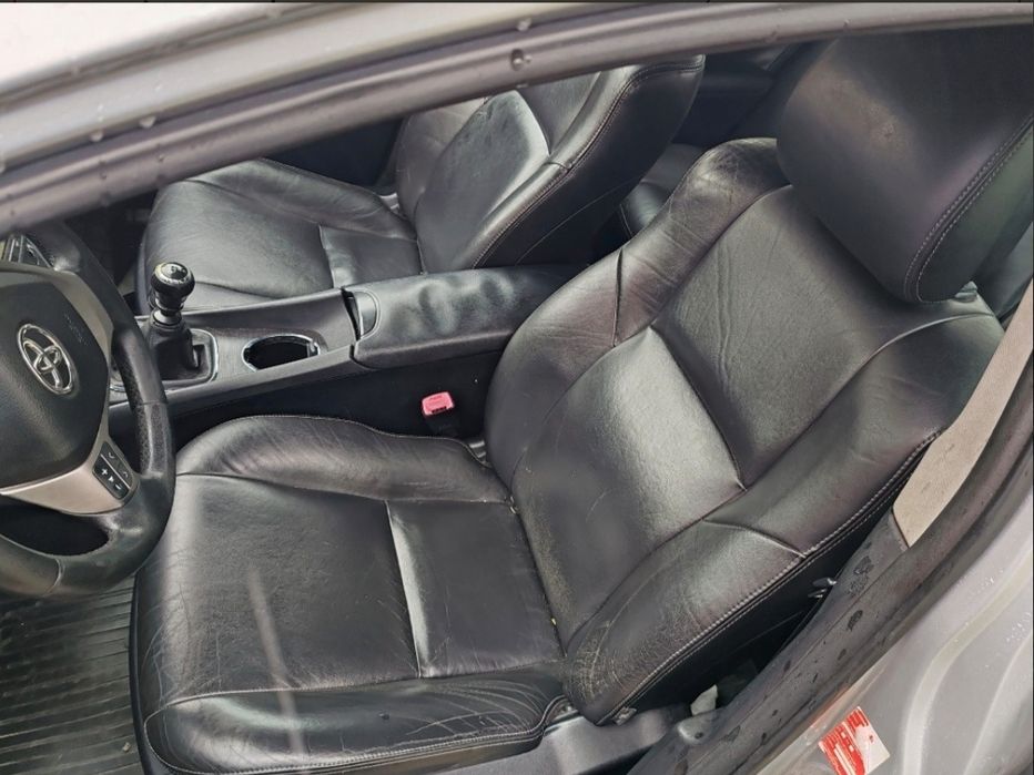 Interior piele toyota avensis t27