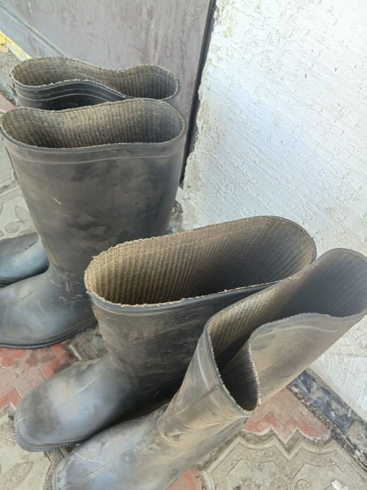 Продам резиновые   сапоги   40 размер