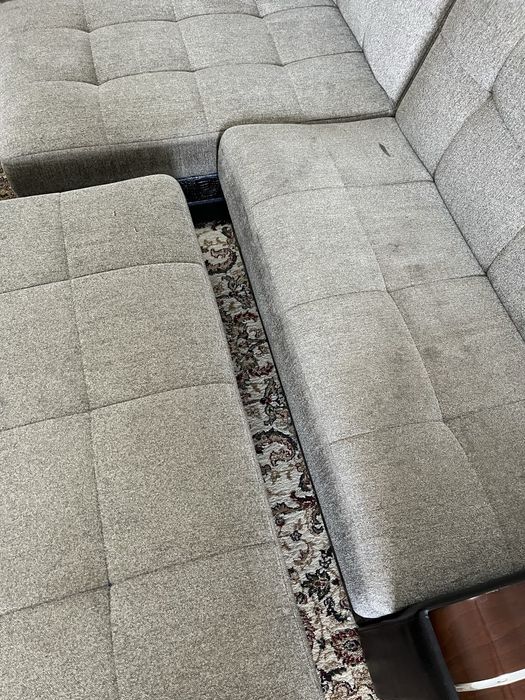 Диван серый для гостиной.