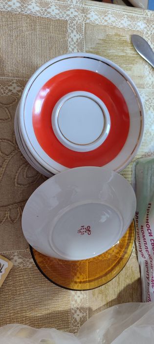 Тарелки виниажные и блюдца