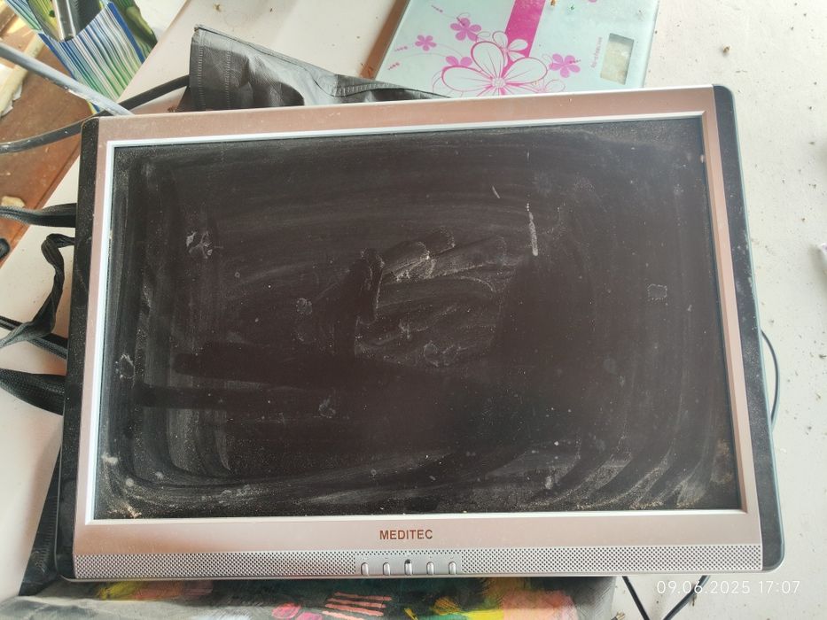 Desktopuri ,monitoare ,tastaturi, mouse-uri..