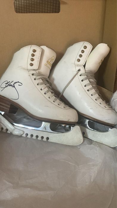 Фигурные коньки.