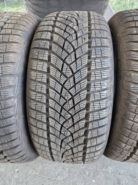 225/45/17 Goodyear 4бр