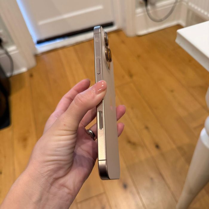 Vand iPhone 16 pro max 256.