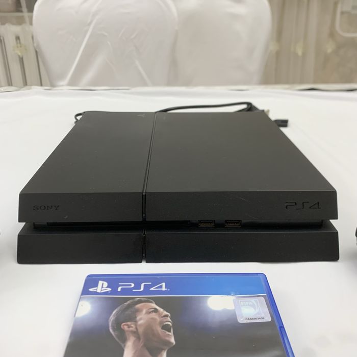 PS4 + 2 джойстика + GTA 5 + FIFA
