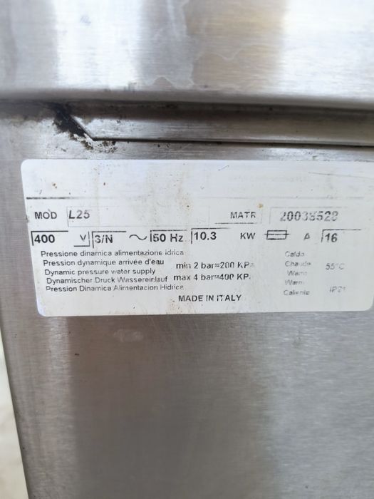 Конзолна съдомиялна -- Италия.