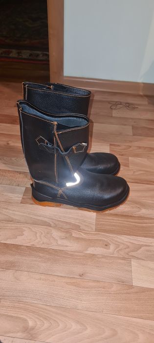 Продам рабочие сапоги