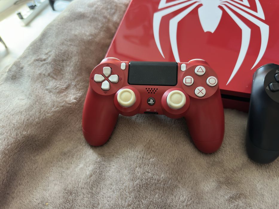 PS4 Slim Spider-Man Limited Edition – 2 controllere + dock HyperX