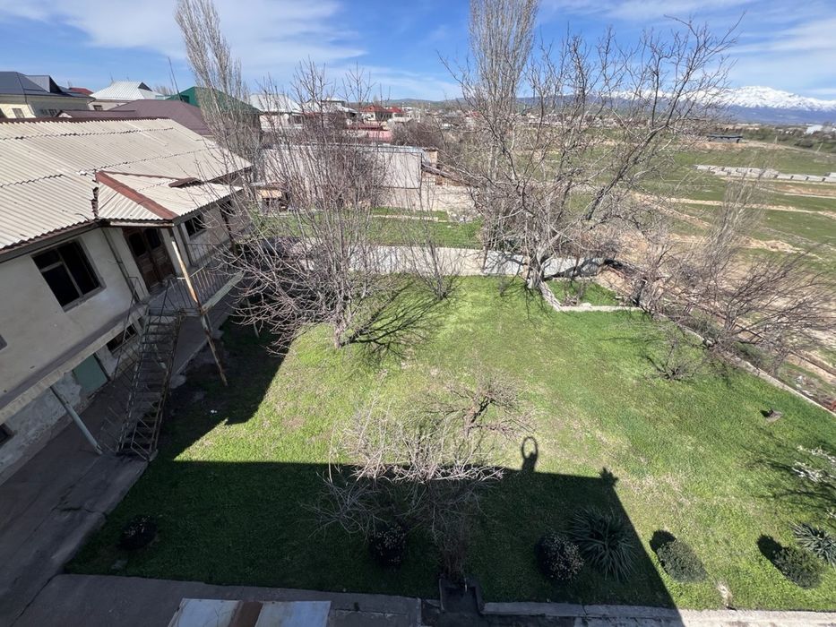 Дом в элитном районе бедный поселок