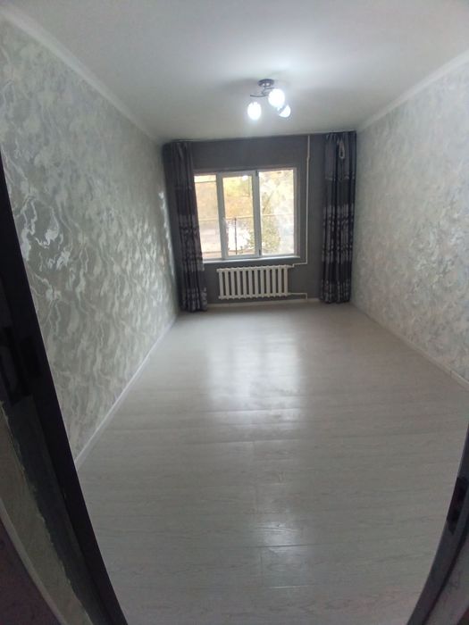 Чиланзар 19.  Продажа 2 х комнатная 1.5 х 6 балкон