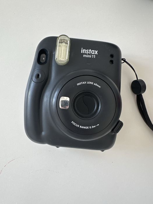 Продам фотоаппарат инстакс мини 11