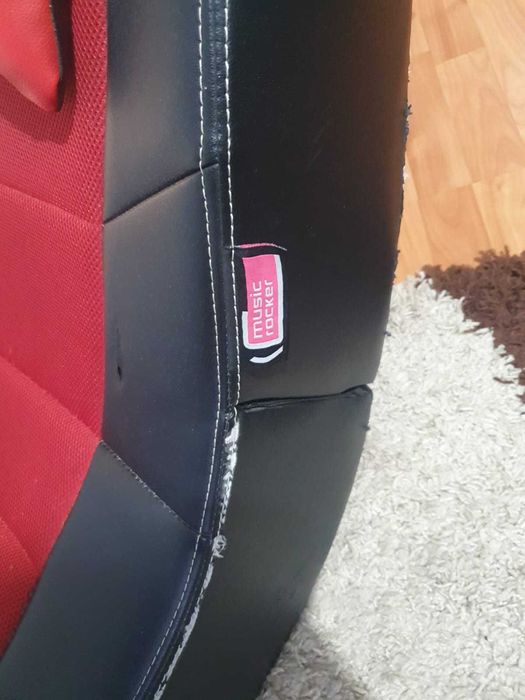 Scaun gaming balansoar cu muzica