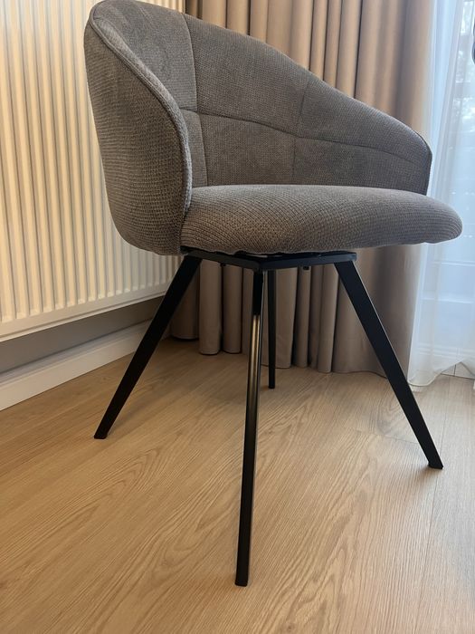 Scaune 2 buc, culoare gri, unul dintre scaune este usor defect