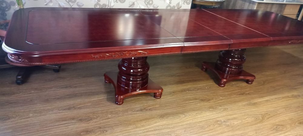 Стол на 16 персон