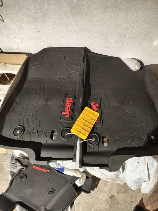Оригинални гумени стелки Jeep Wrangler 4xe