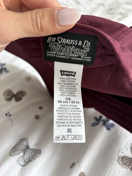 Нова Levi’s шапка