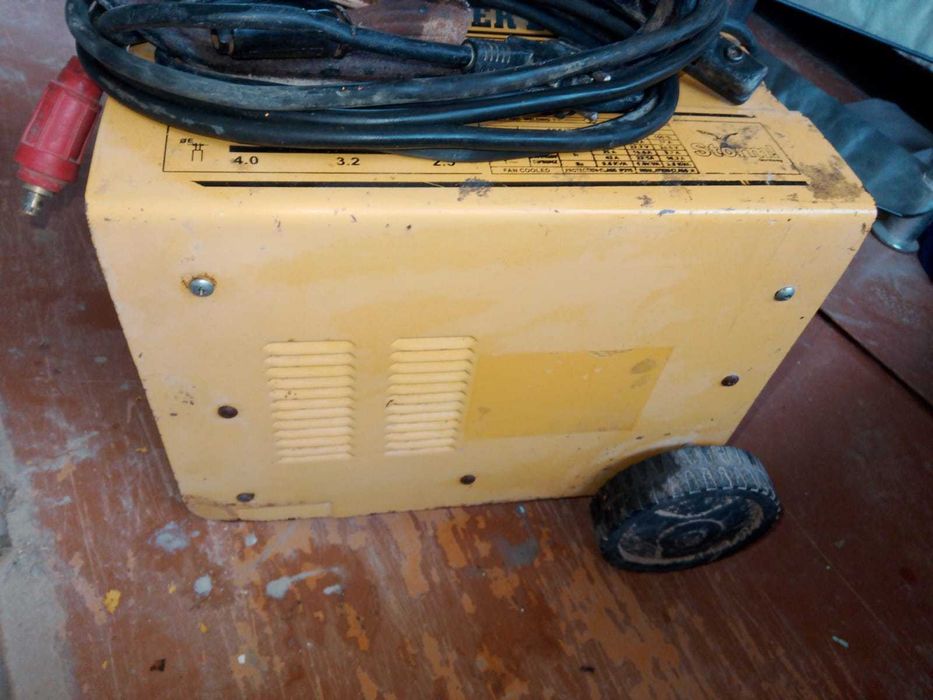 Продаются Сварочный-аппарат трансформатор отличном рабочем состоянии,