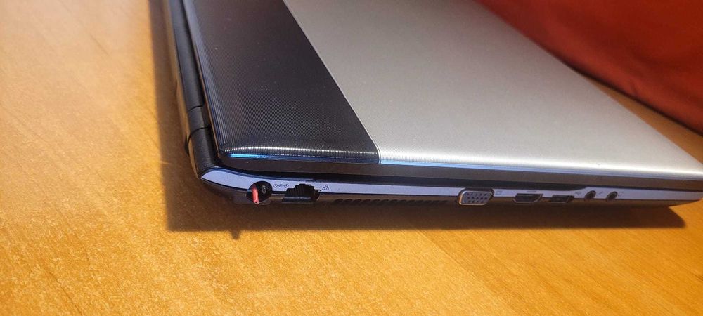 Laptop Samsung NP305E7A - defect / pentru piese