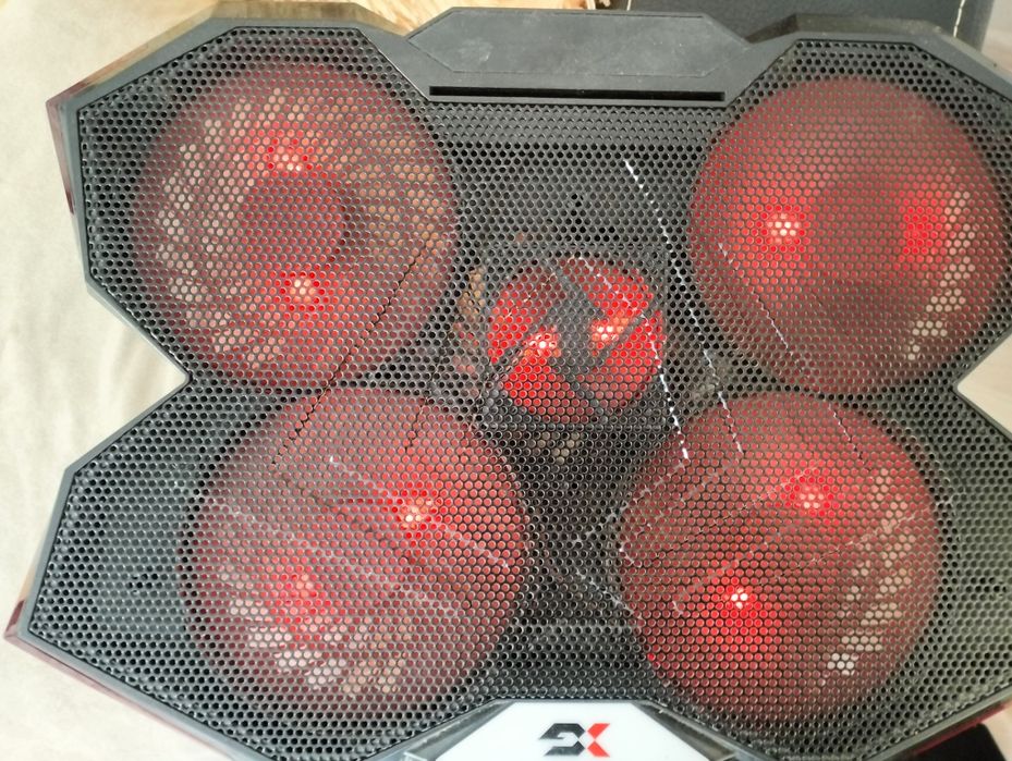 Охлаждающая подставка для ноутбука