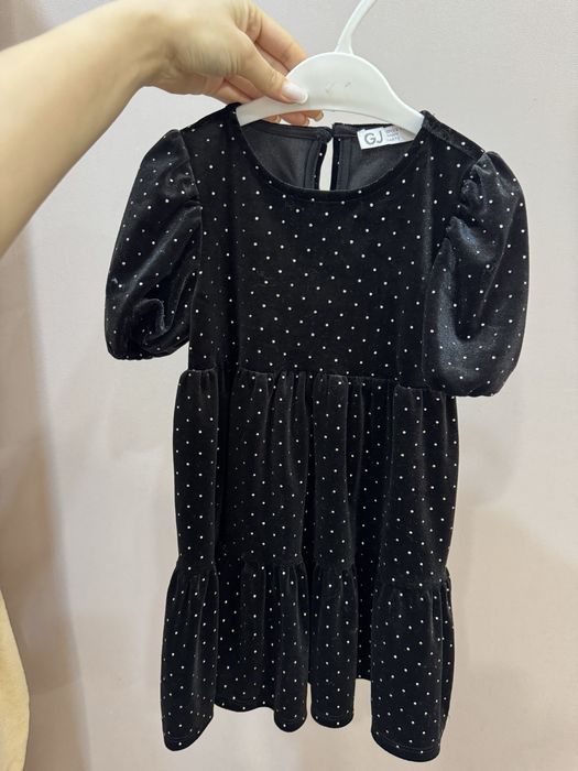 Продам платья на девочку