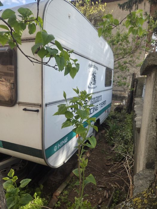 Каравана без документи