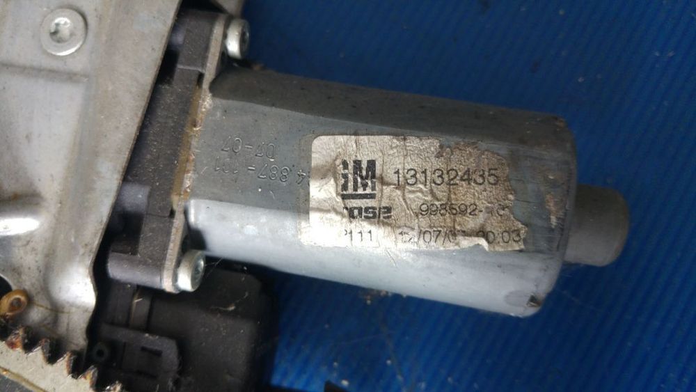 macara usa dreapta fata opel zafira b 13132435