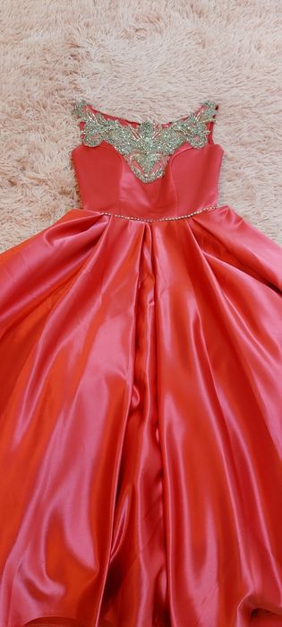 Вечерное платье .