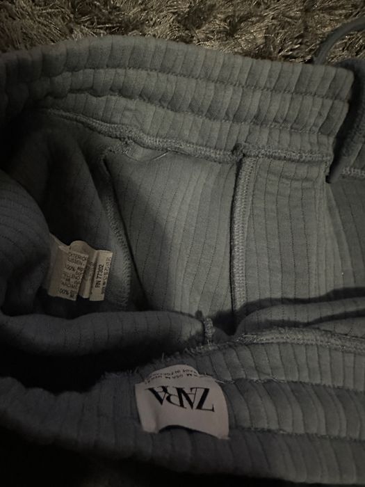 Vand pantaloni Zara noi