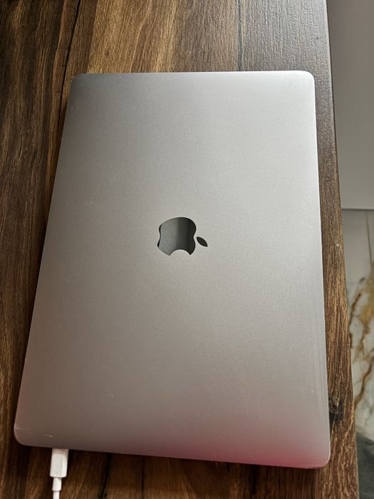 MacBook Pro 13" (Mid 2019) – Touch Bar / iCloud Clean