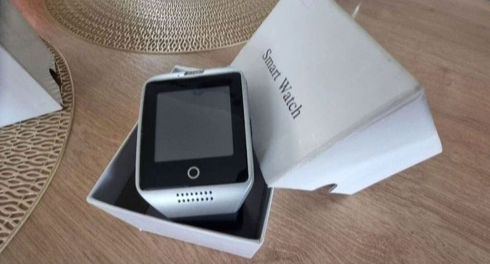Smartwatch nou la cutie
Ceas smart Q18 silver black, curea i