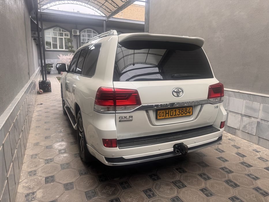 Toyota land cruiser 200 год 2019