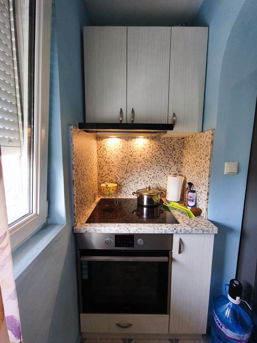 Продавам кухненски кът ,шкафове ,с уреди и аспиратор