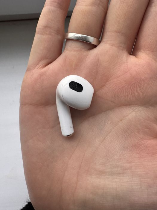 Левый наушник от Airpods 3