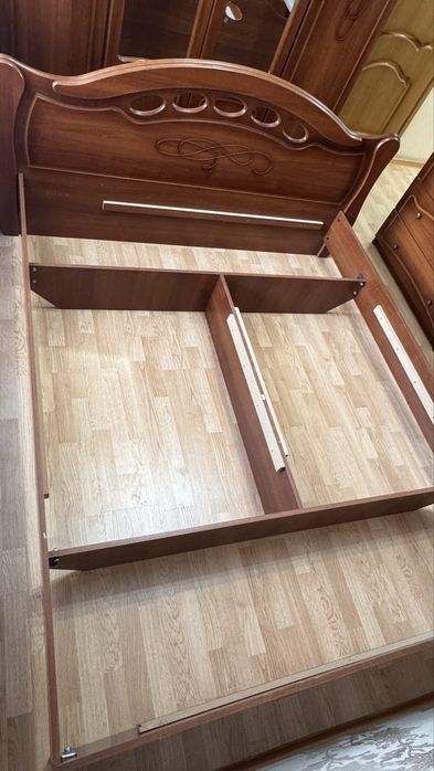 Спальный гарнитур продаю