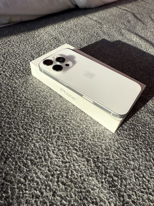 Продавам Iphone 16 pro