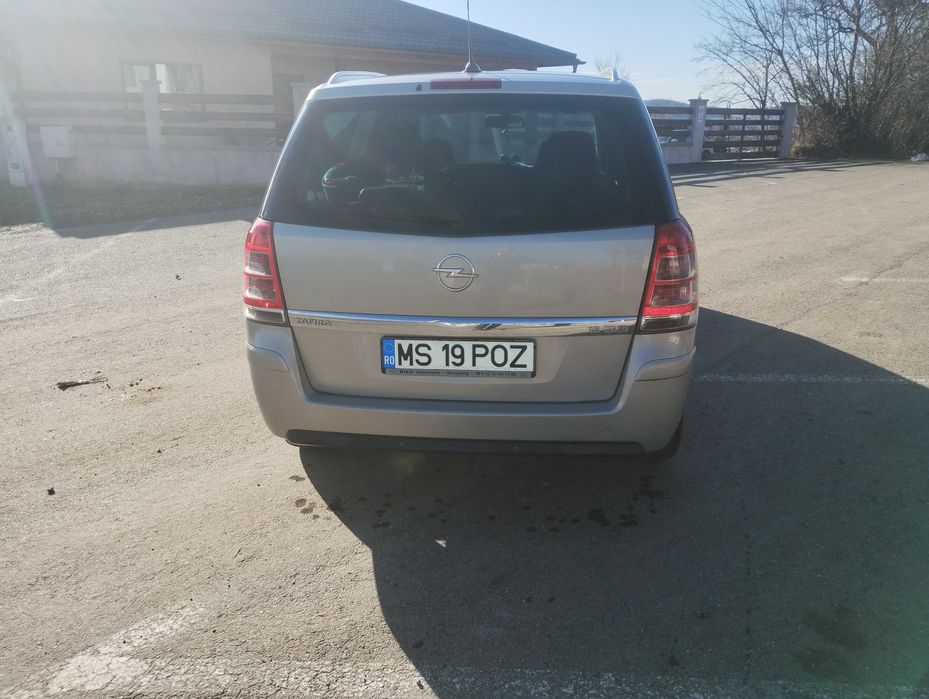 De vanzare opel Zafira motor1,9 Diesel 150 de cai full extra